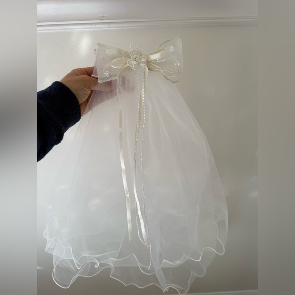 New Girls Flower Girl / Communion Veil with Satin Bow & Pearl Detail